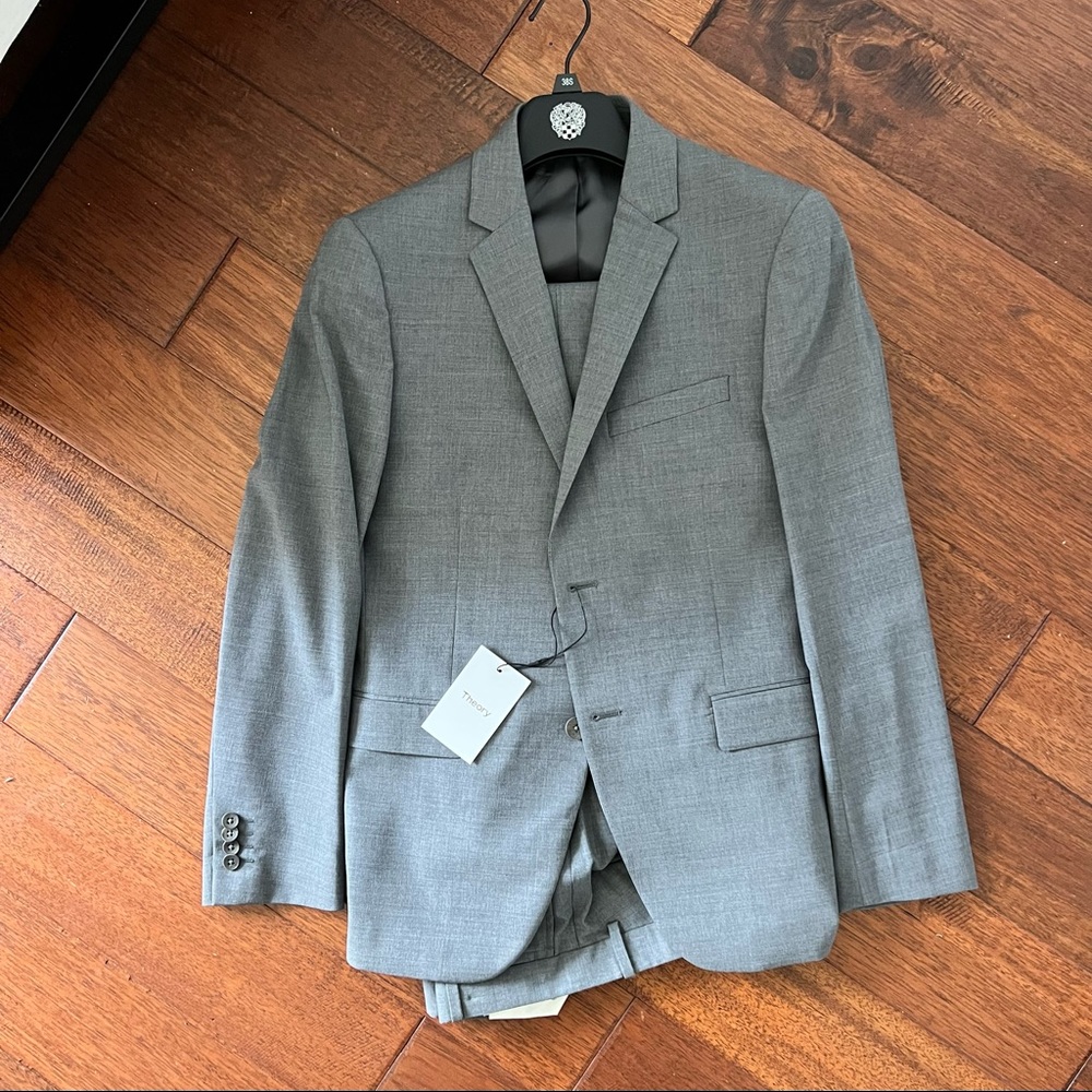 Theory 2-piece slim fit gray suit sz 38S